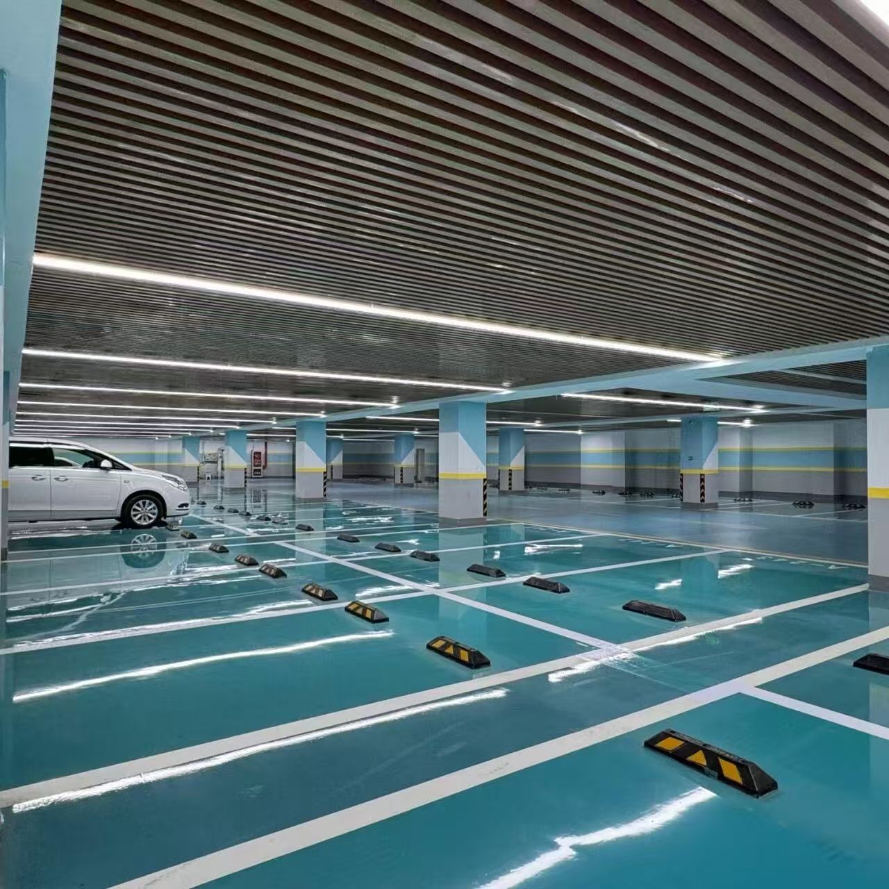 车库环氧地坪施工.jpg 车库环氧地坪施工.jpg