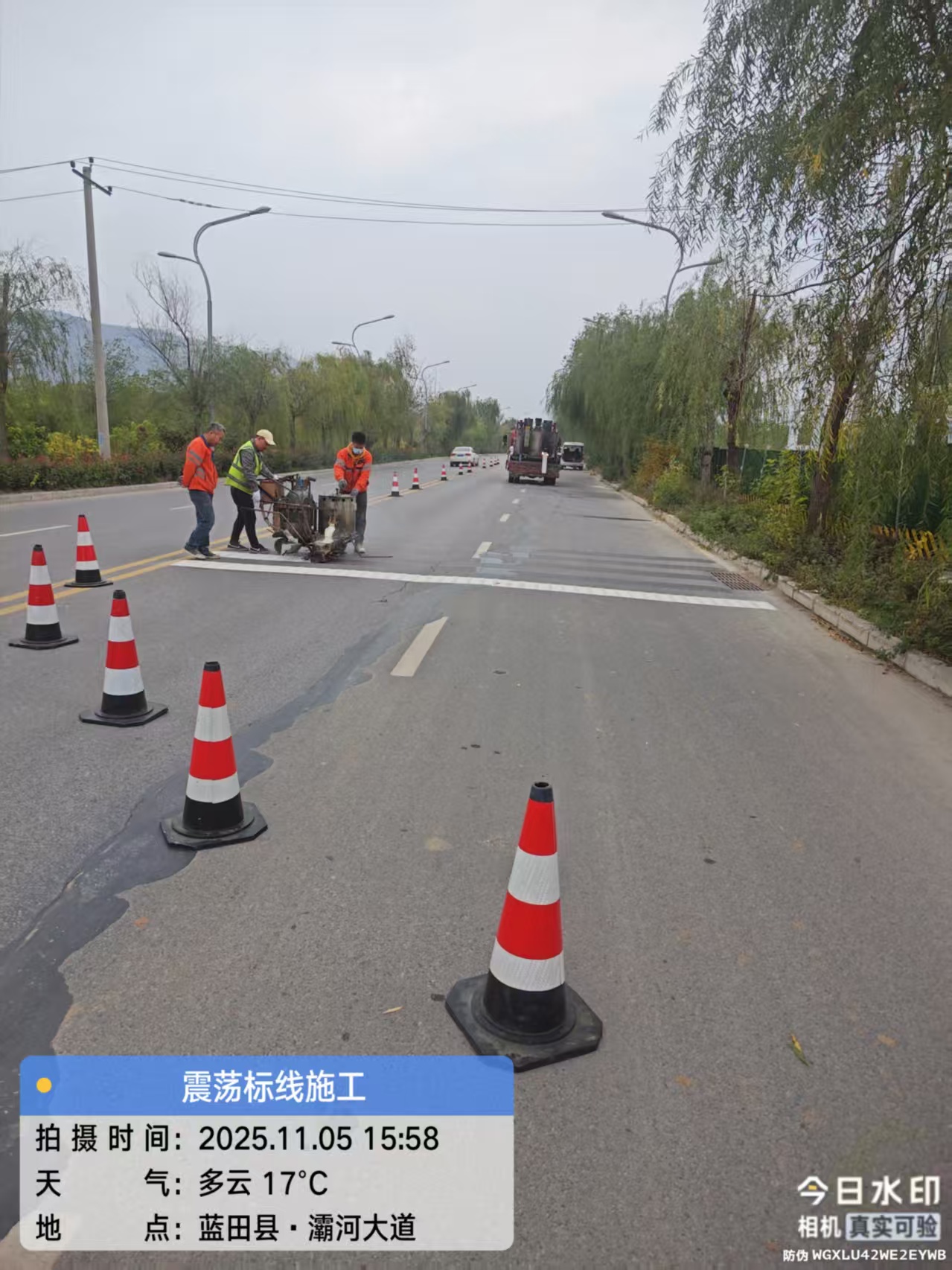 震荡标线施工.jpg